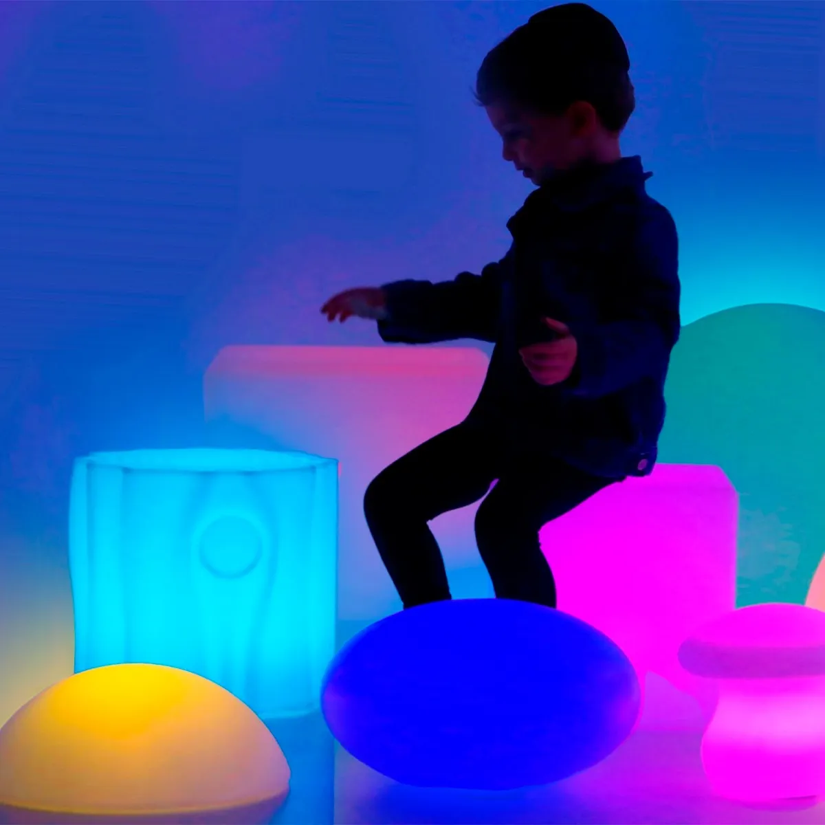 Farveskiftende træstamme med LED lys X-000266